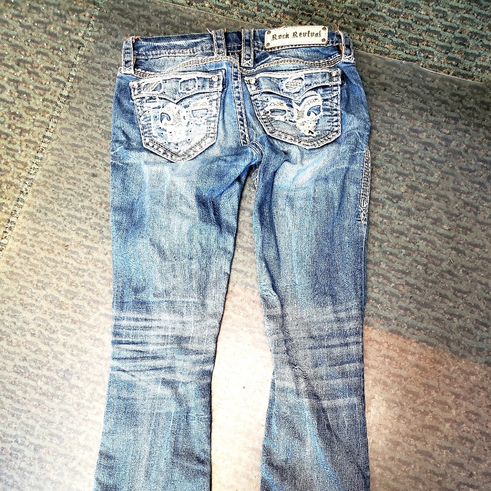 Size 25/30 rock revival Sapphire